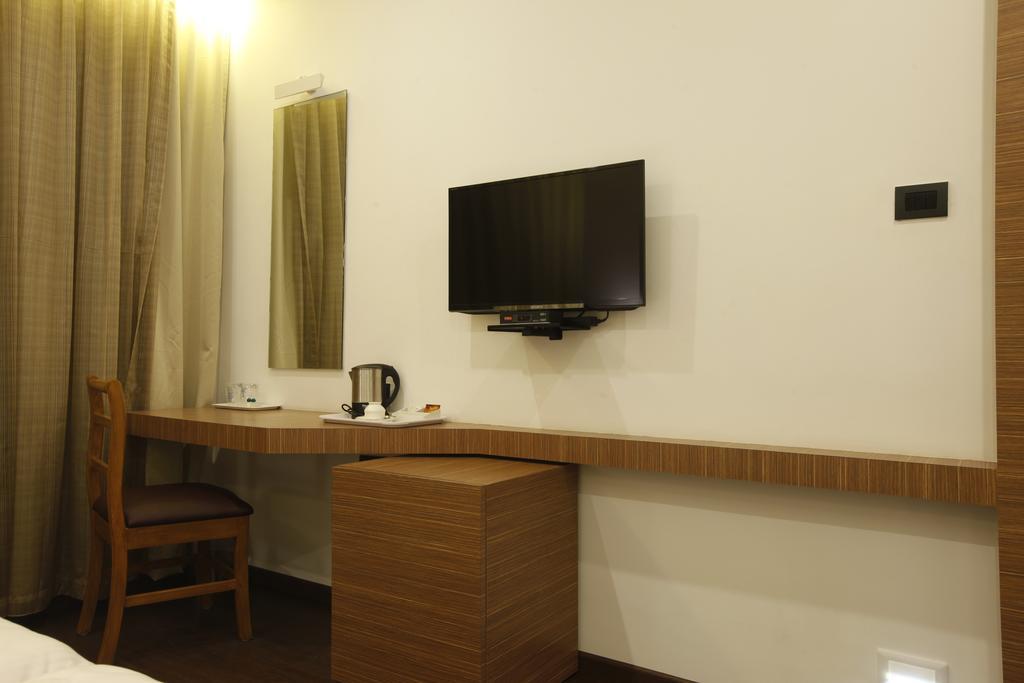 Brownstar Boutique Hotel Chennai Room photo